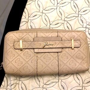 NWOT GUESS Wallet